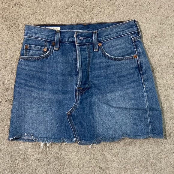Levi’s Jean Skirt - Picture 1 of 3